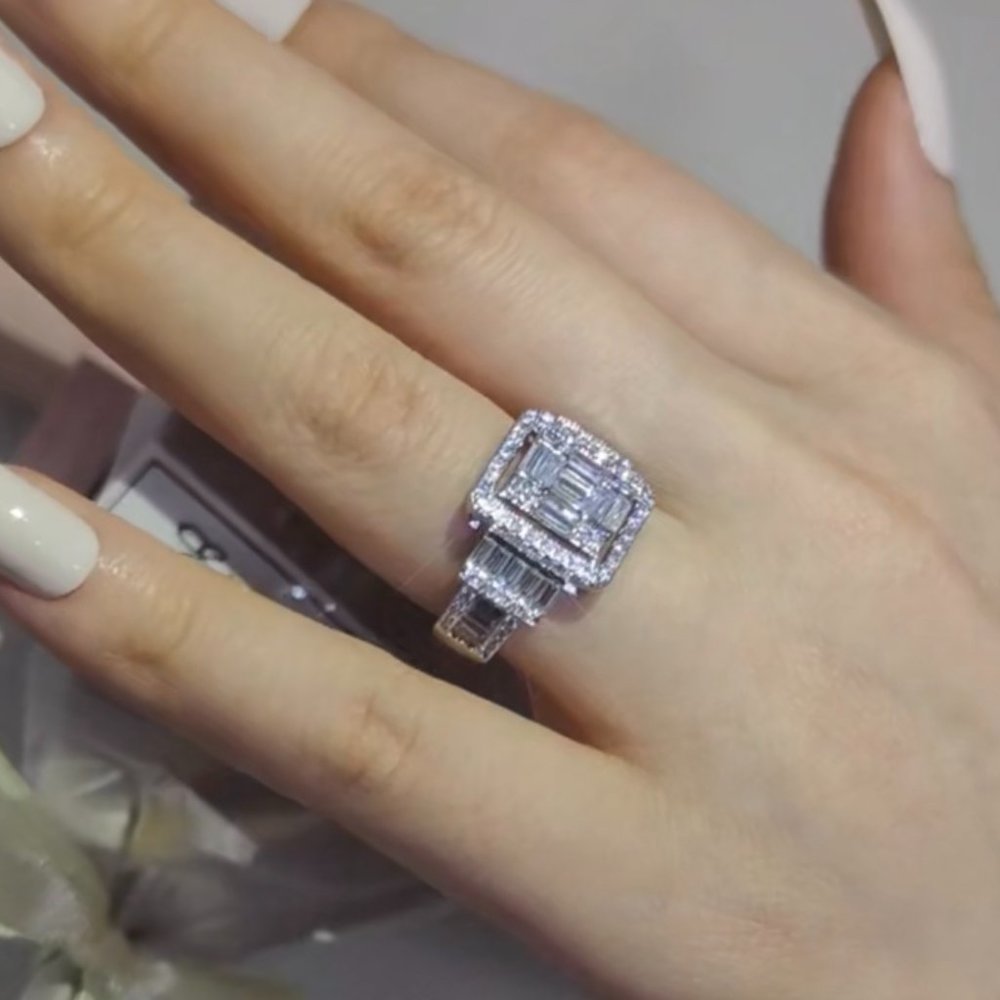 LUXURY ENGAGEMENT S925 STERLING SILVER DIAMOND RING, BEAUTIFUL RING, SHINY RING. - Picture 4 of 7